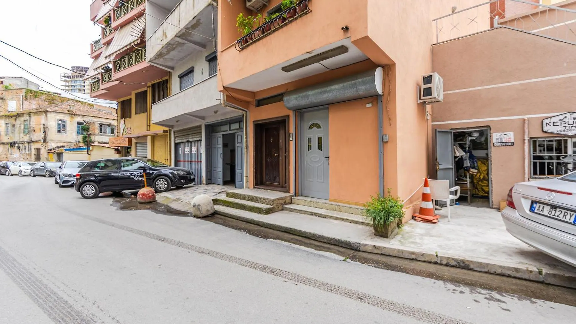 Central Art House Durres 0*,  Albania